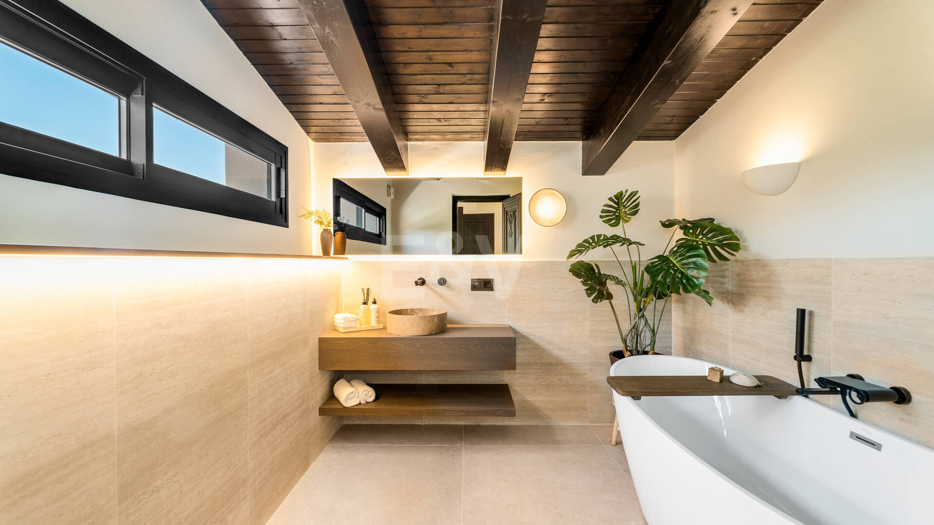 Luxusvilla mit Privatsphäre, Pool & Smart-Home-Ausstattung