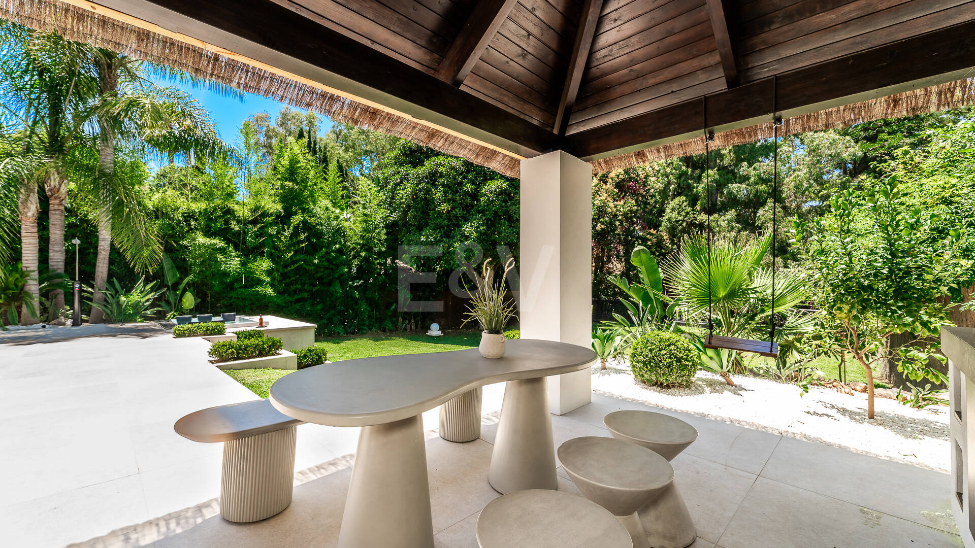 Luxusvilla mit Privatsphäre, Pool & Smart-Home-Ausstattung