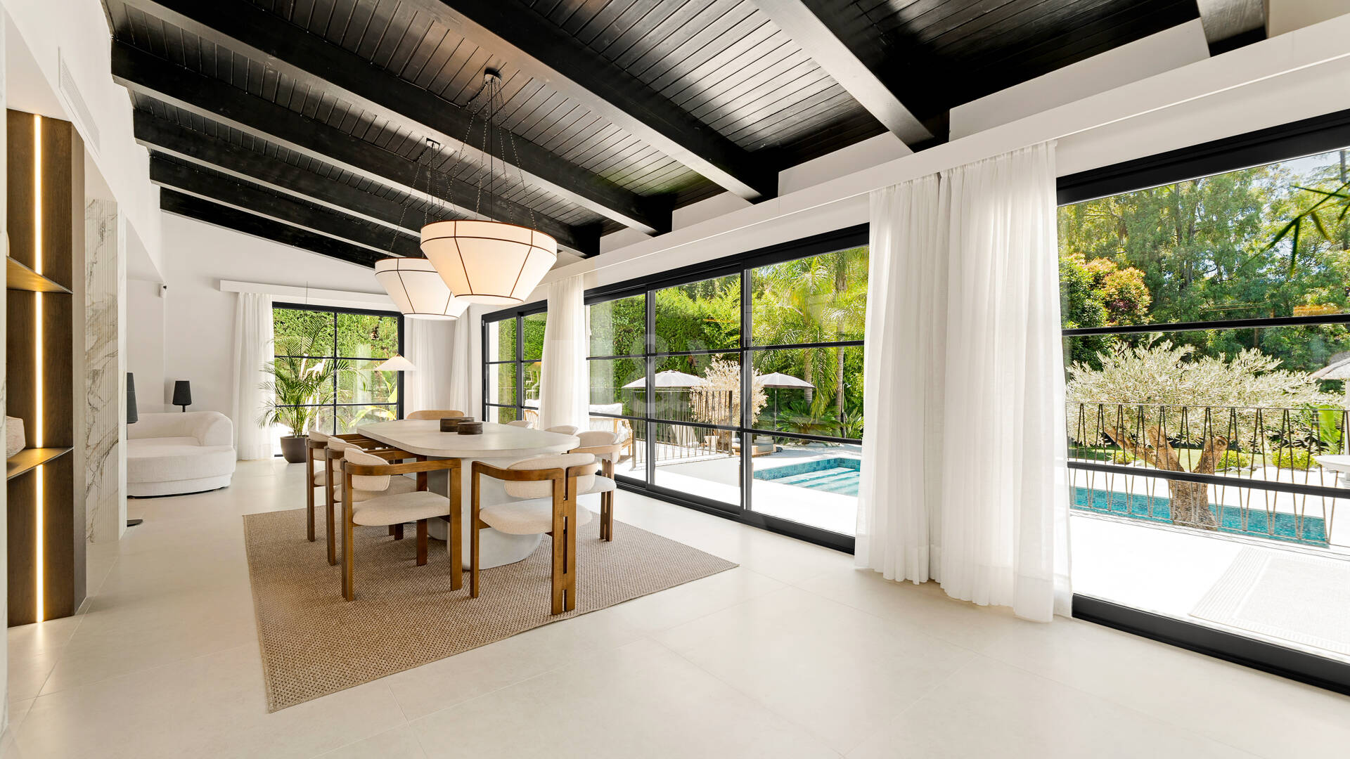 Luxusvilla mit Privatsphäre, Pool & Smart-Home-Ausstattung