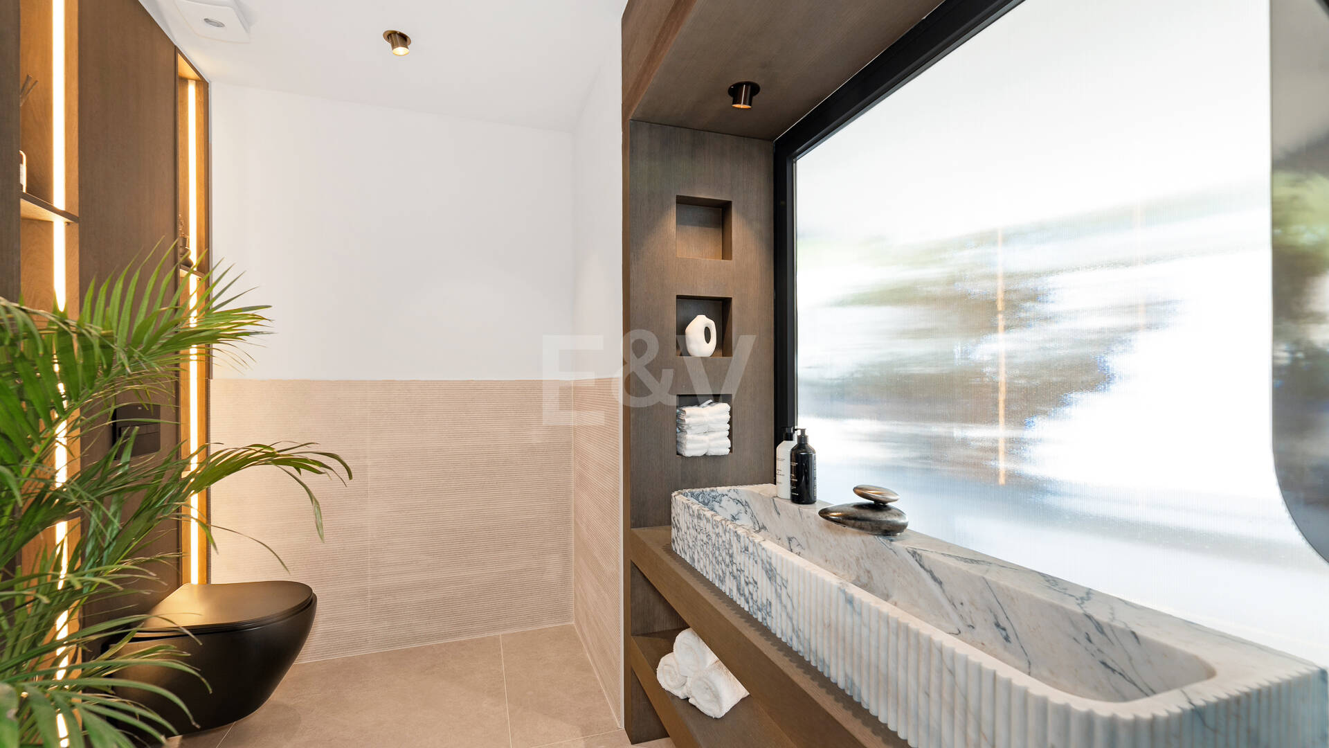 Luxusvilla mit Privatsphäre, Pool & Smart-Home-Ausstattung