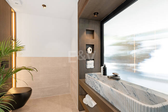 Fin lyx Villa med integritet, pool och smarta hemfunktioner