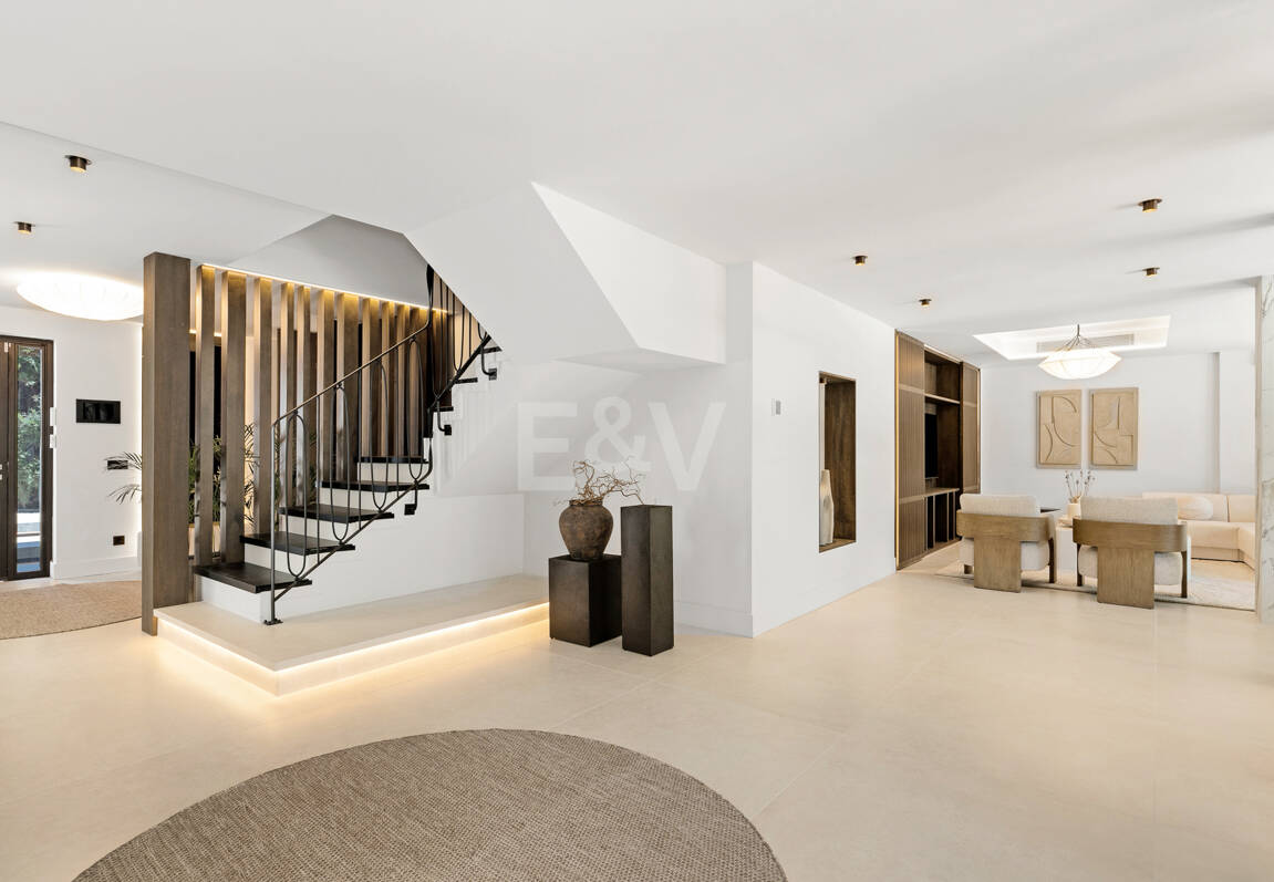 Fin lyx Villa med integritet, pool och smarta hemfunktioner