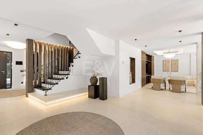 Fin lyx Villa med integritet, pool och smarta hemfunktioner