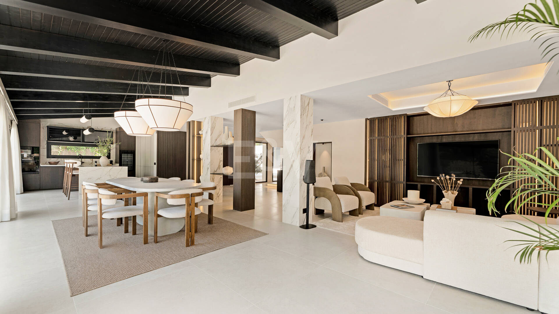 Luxusvilla mit Privatsphäre, Pool & Smart-Home-Ausstattung