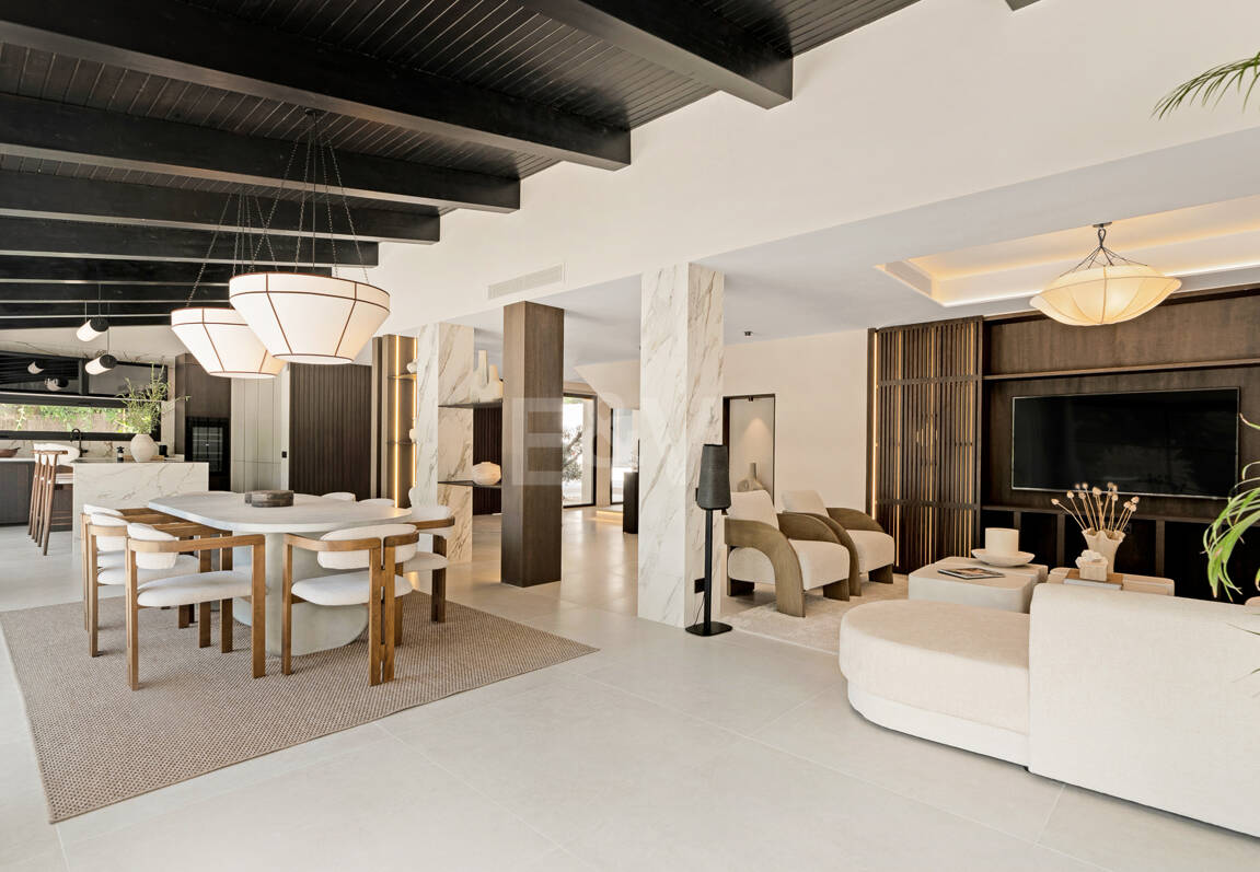 Fin lyx Villa med integritet, pool och smarta hemfunktioner