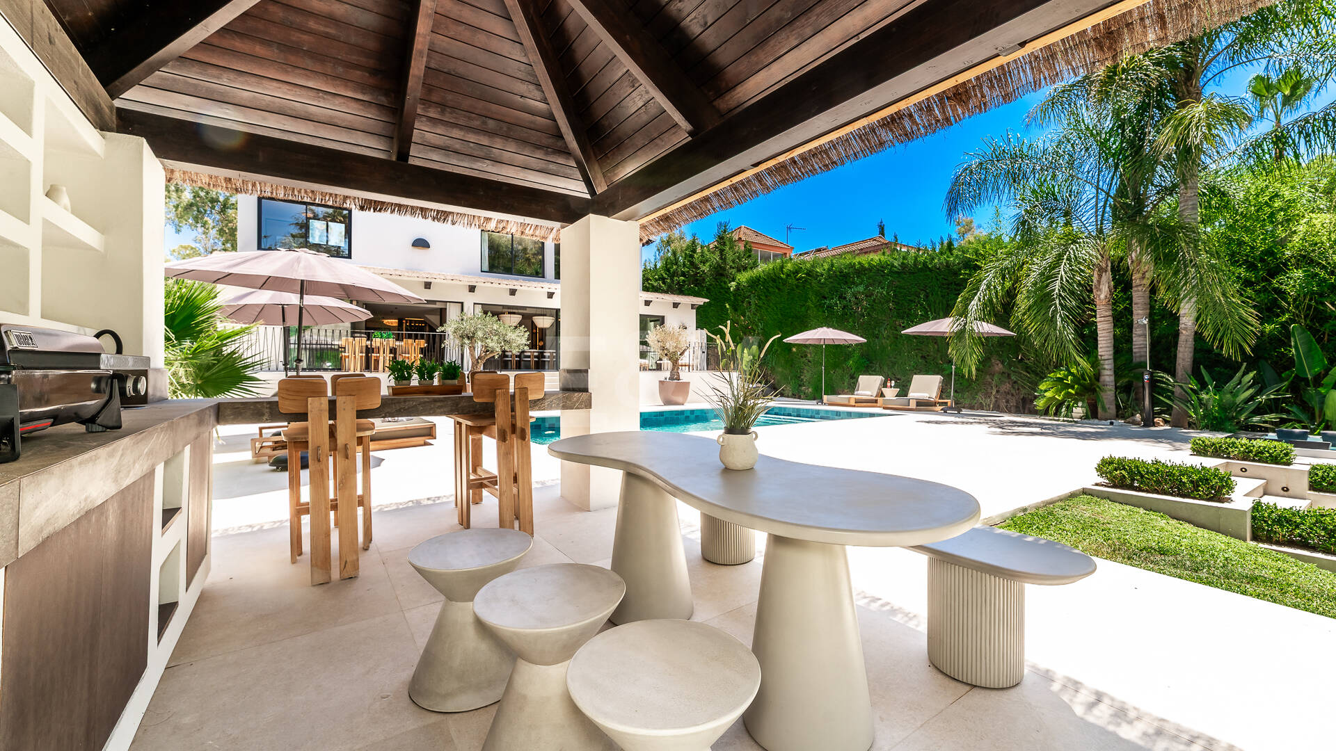 Luxusvilla mit Privatsphäre, Pool & Smart-Home-Ausstattung