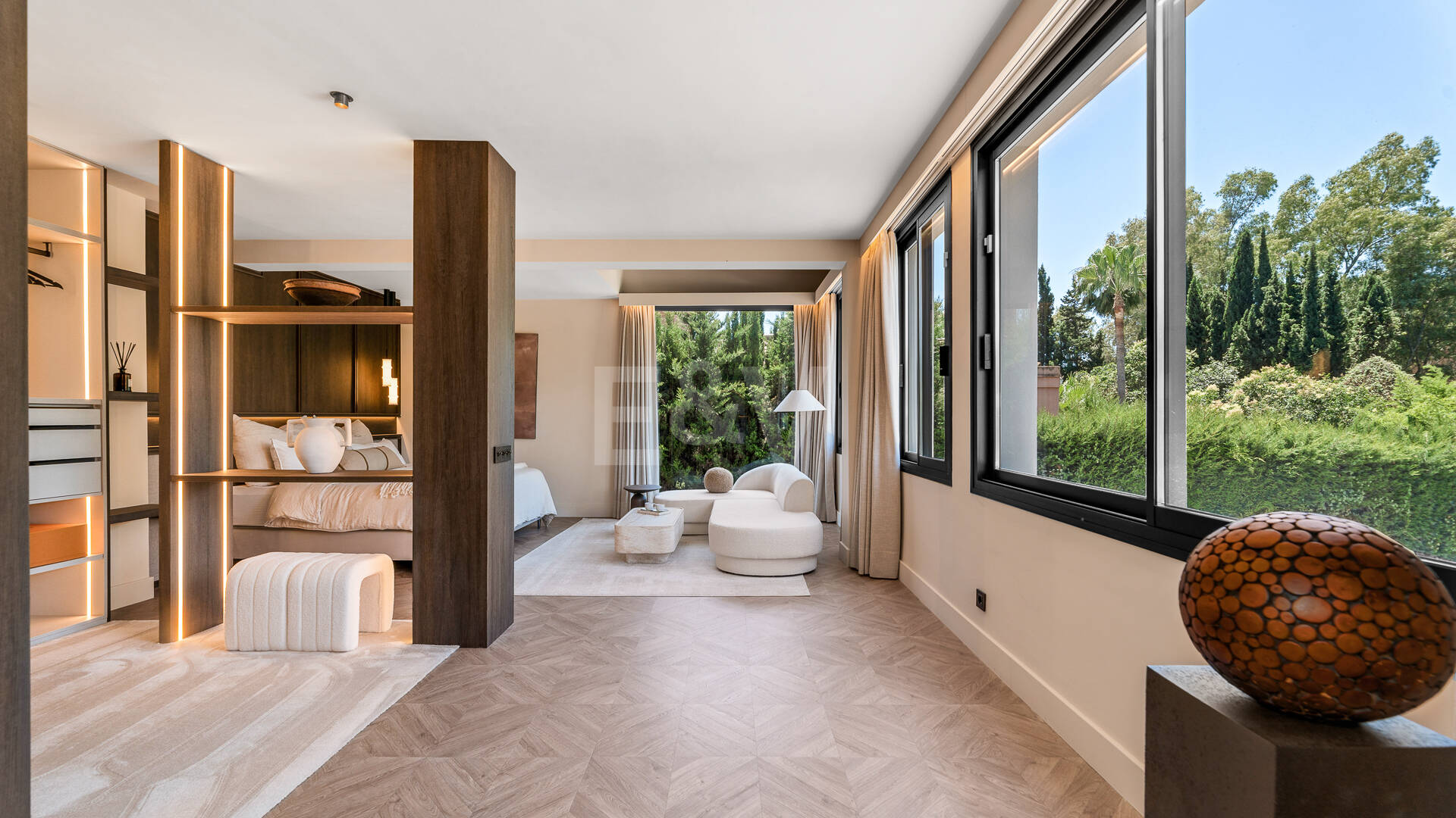 Luxusvilla mit Privatsphäre, Pool & Smart-Home-Ausstattung