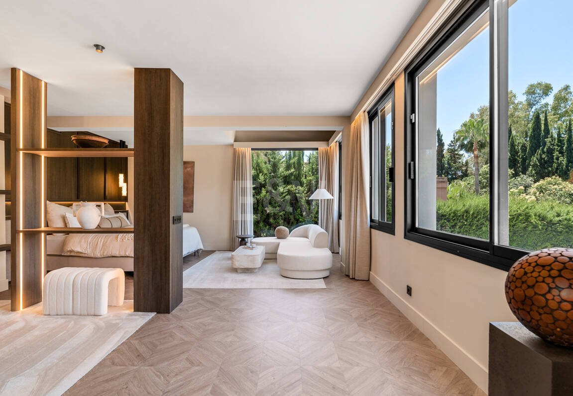 Fin lyx Villa med integritet, pool och smarta hemfunktioner