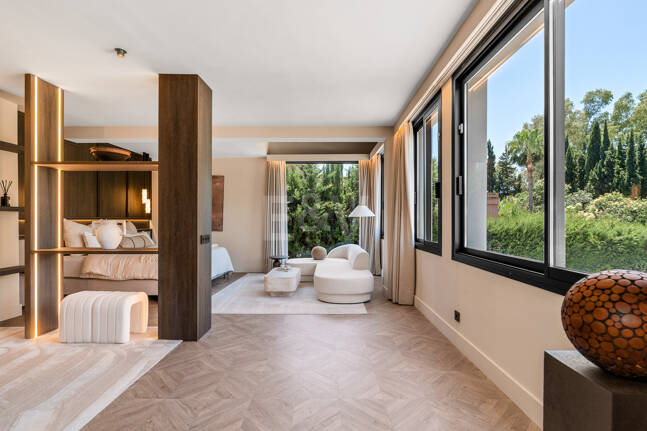 Fin lyx Villa med integritet, pool och smarta hemfunktioner