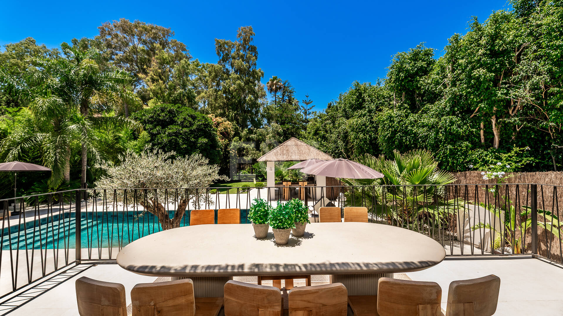 Luxusvilla mit Privatsphäre, Pool & Smart-Home-Ausstattung