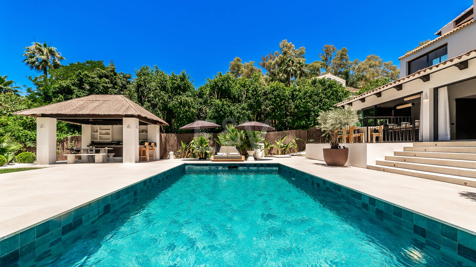 Luxusvilla mit Privatsphäre, Pool & Smart-Home-Ausstattung