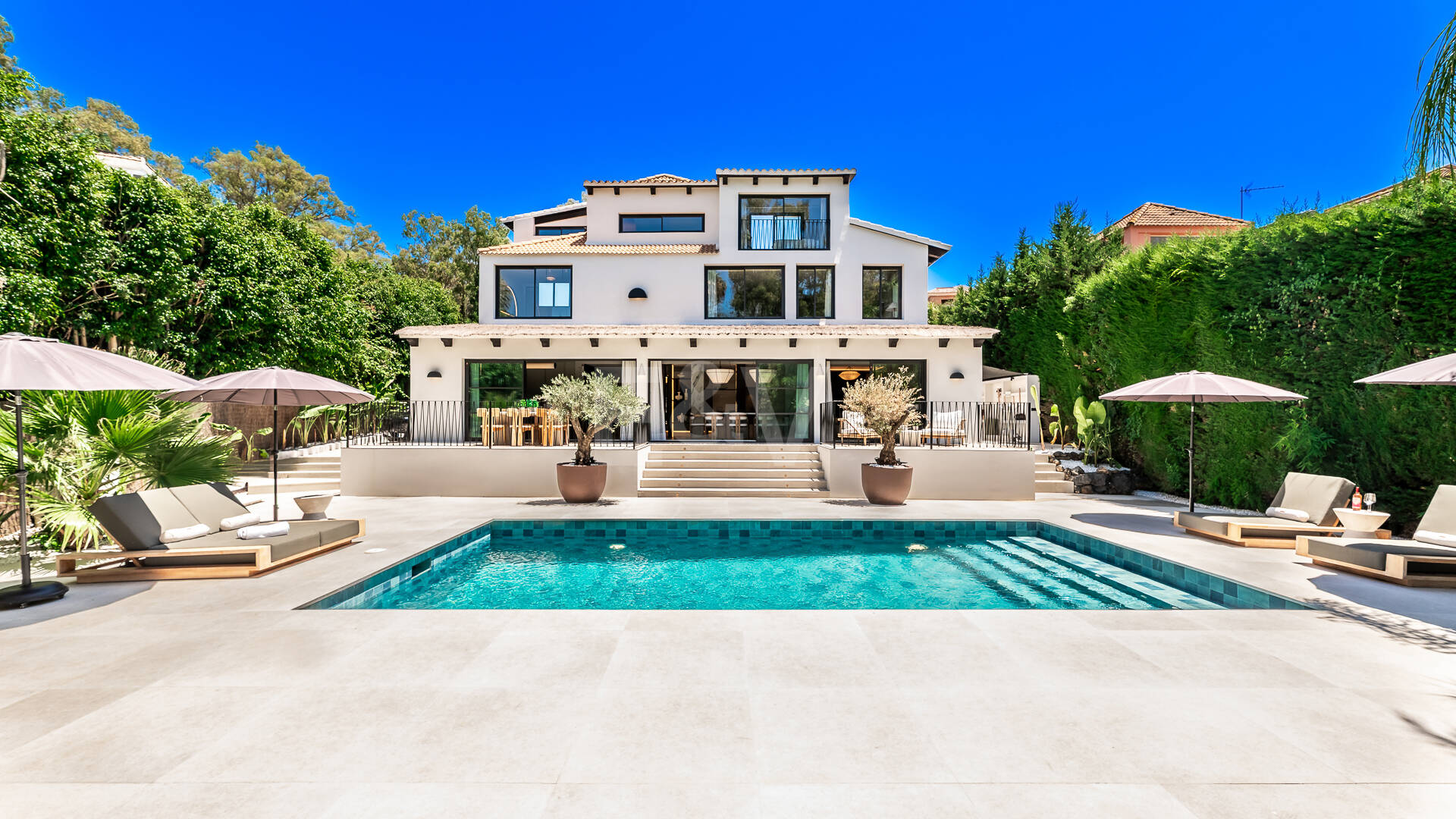 Luxusvilla mit Privatsphäre, Pool & Smart-Home-Ausstattung