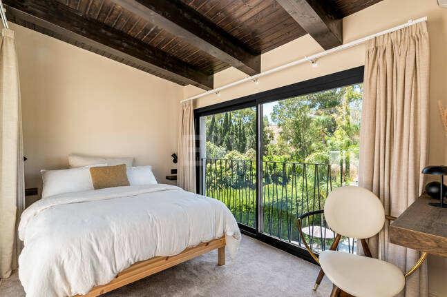 Fin lyx Villa med integritet, pool och smarta hemfunktioner