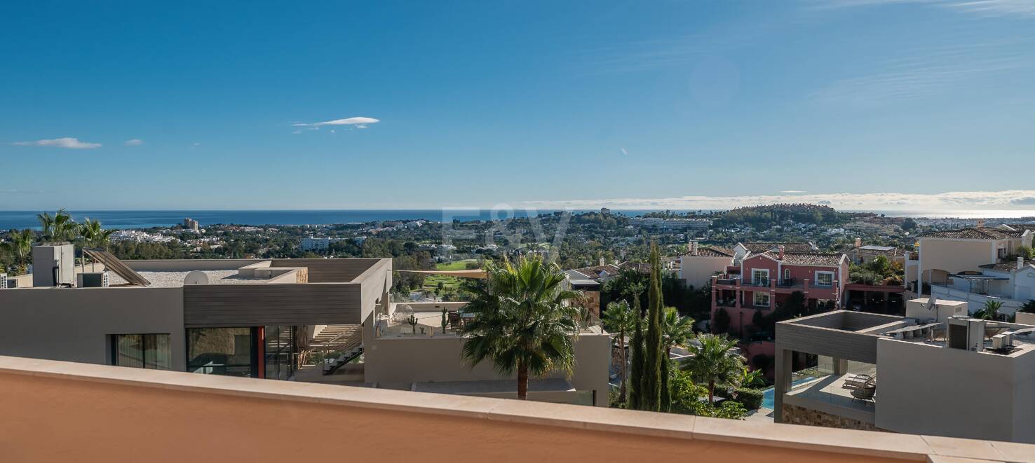 Excelente y espacioso apartamento de esquina con impresionantes vistas al mar en comunidad cerrada