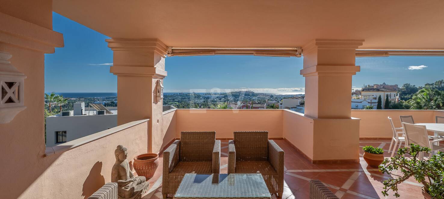 Excelente y espacioso apartamento de esquina con impresionantes vistas al mar en comunidad cerrada