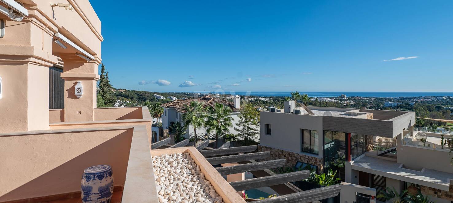 Excelente y espacioso apartamento de esquina con impresionantes vistas al mar en comunidad cerrada