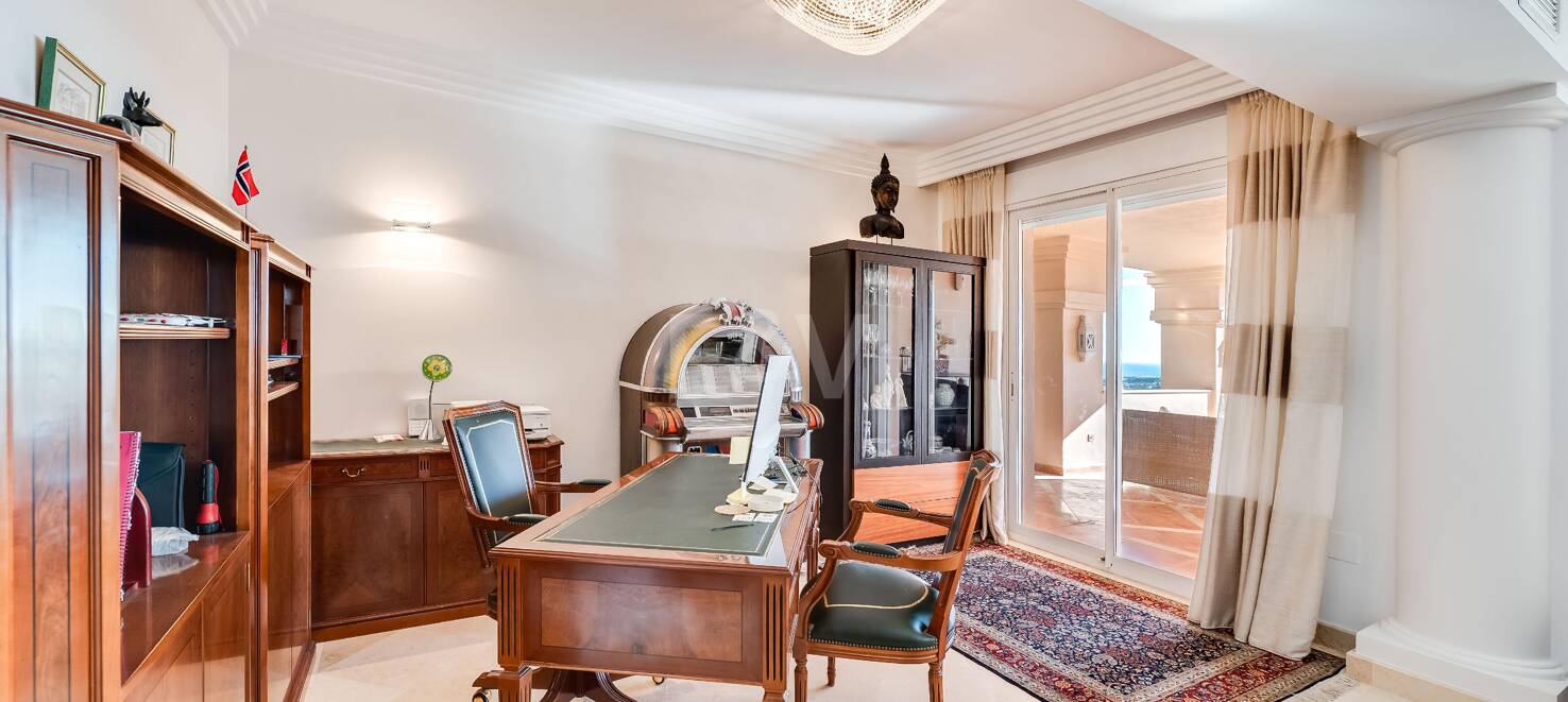 Excelente y espacioso apartamento de esquina con impresionantes vistas al mar en comunidad cerrada