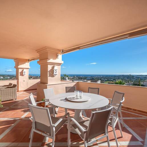 Excelente y espacioso apartamento de esquina con impresionantes vistas al mar en comunidad cerrada