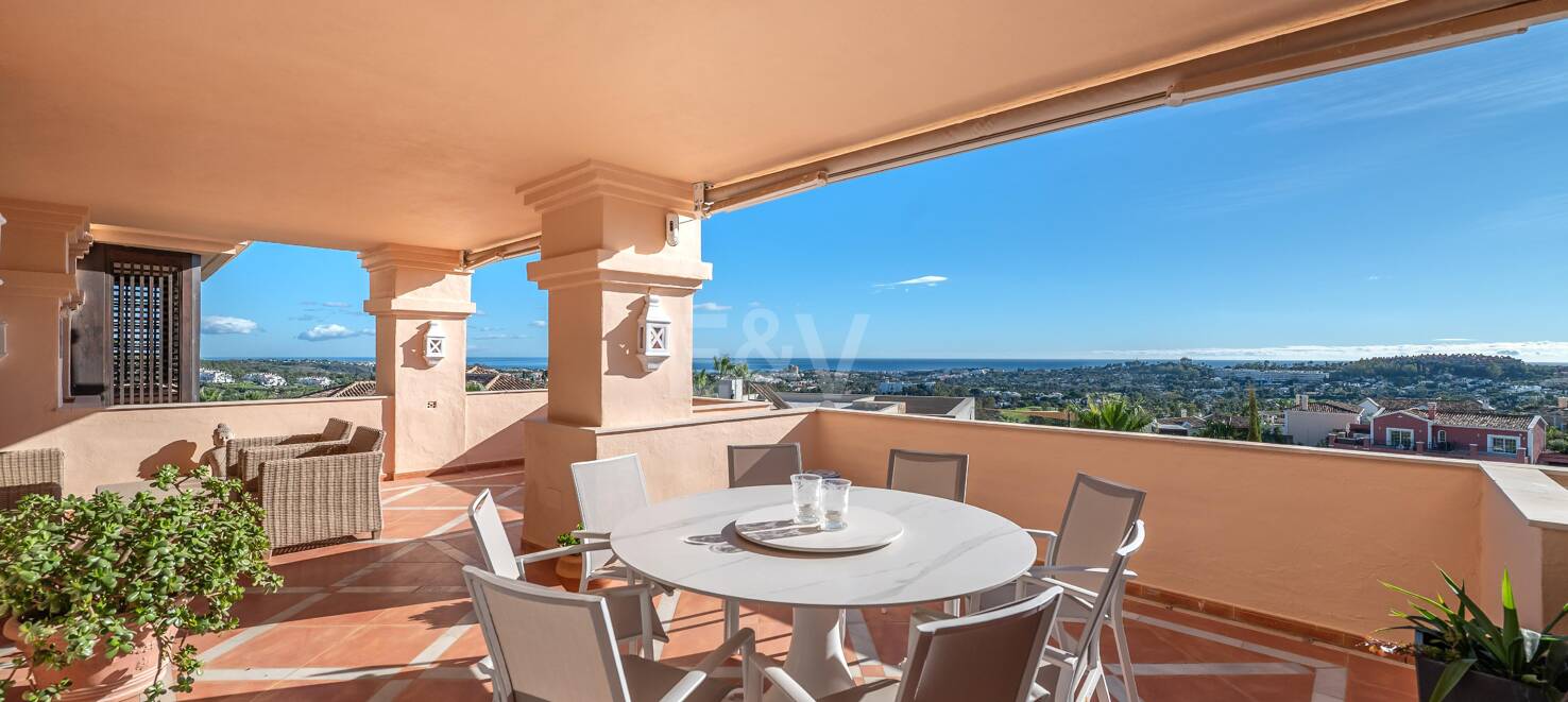 Excelente y espacioso apartamento de esquina con impresionantes vistas al mar en comunidad cerrada