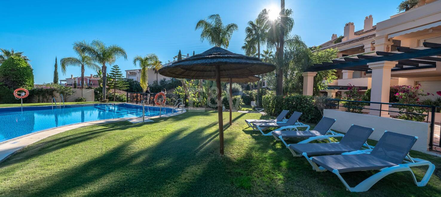 Excelente y espacioso apartamento de esquina con impresionantes vistas al mar en comunidad cerrada