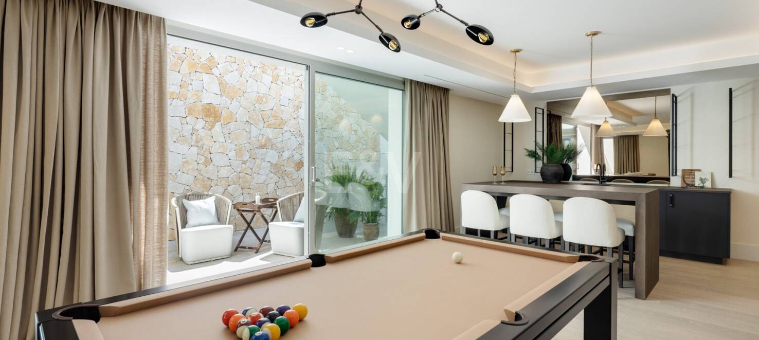 Refined Modern Masterpiece in Nagüeles