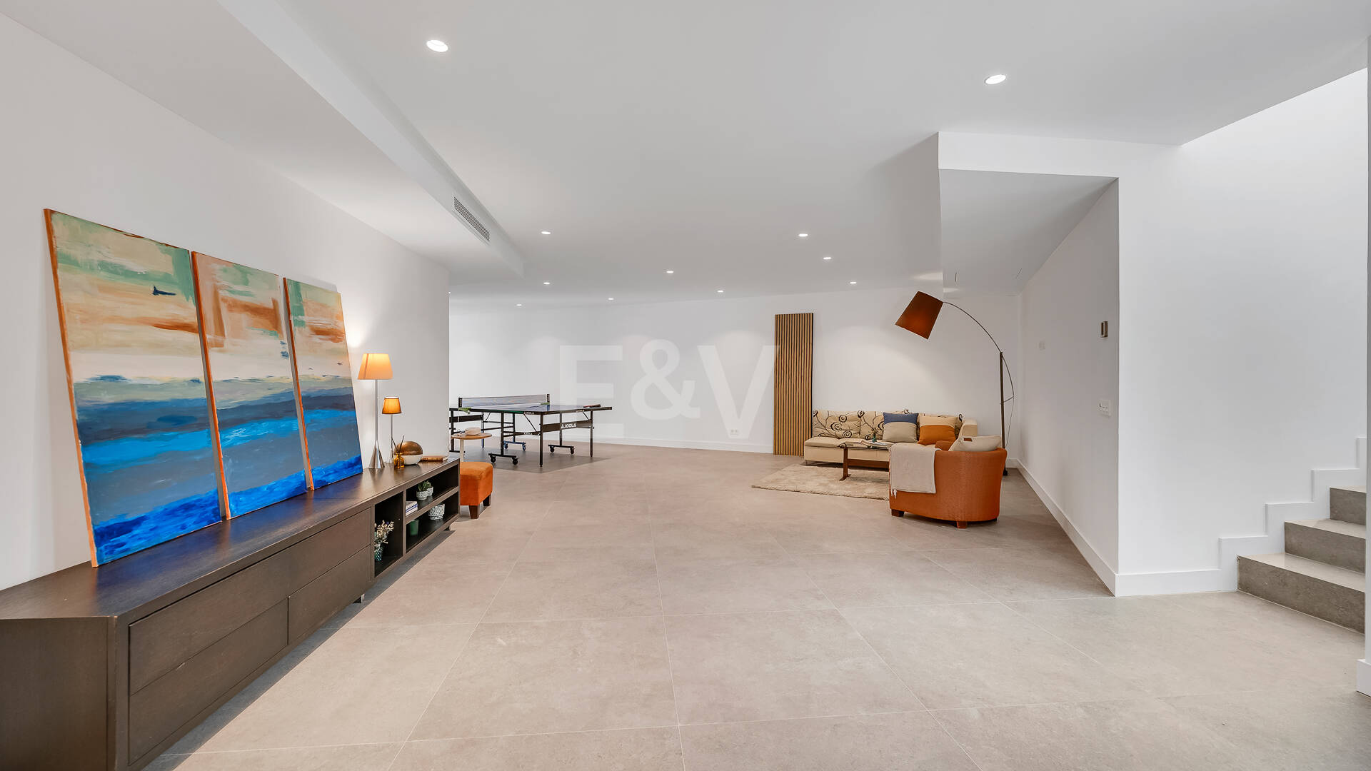 Schöne moderne Villa nur wenige Schritte vom Strand entfernt mit fantastischem Meerblick