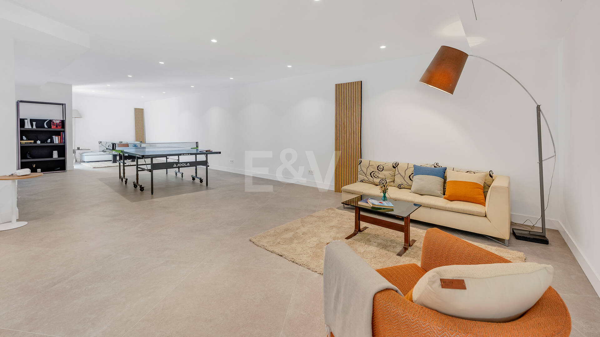 Schöne moderne Villa nur wenige Schritte vom Strand entfernt mit fantastischem Meerblick