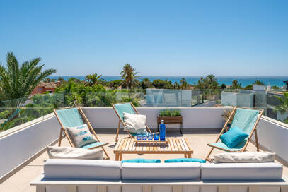 Schöne moderne Villa nur wenige Schritte vom Strand entfernt mit fantastischem Meerblick