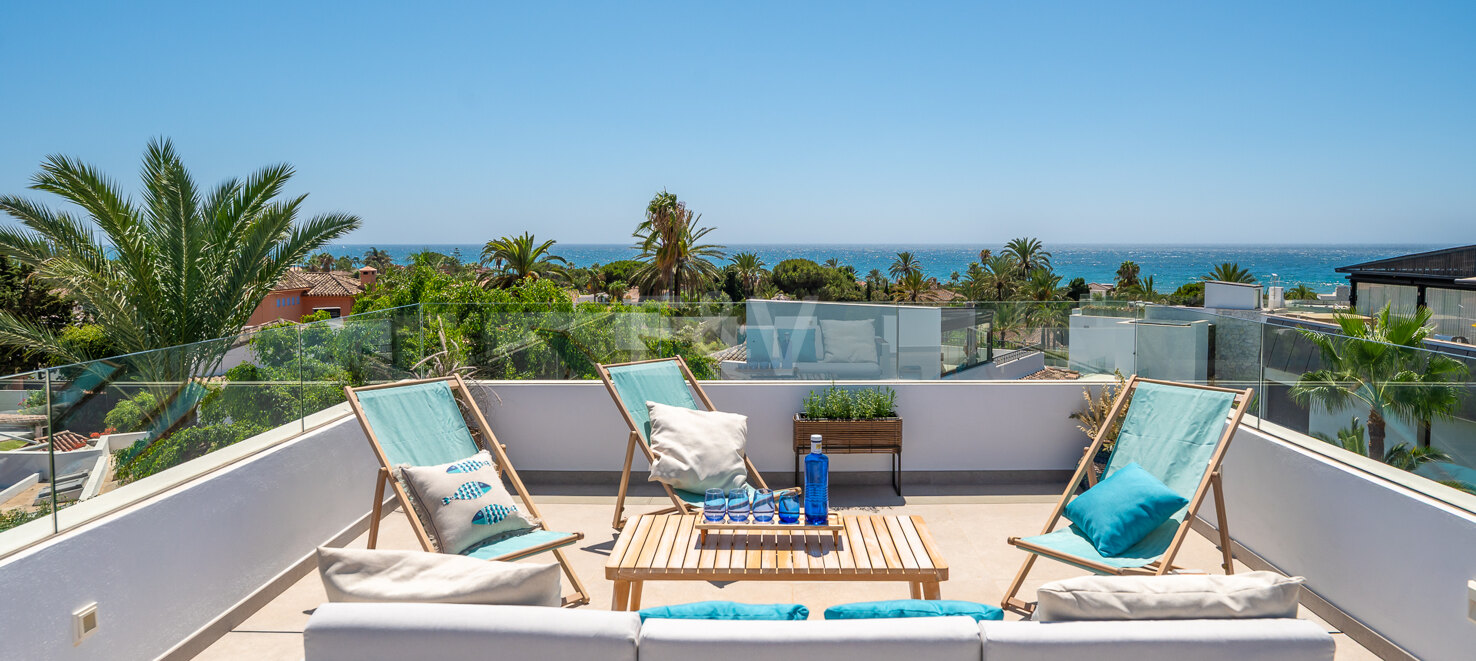Beautiful Modern Villa steps from the Beach with Fantastic Sea Views