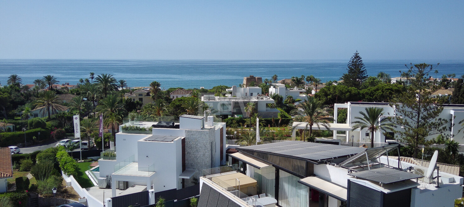 Modern villa with open sea views in Marbesa: