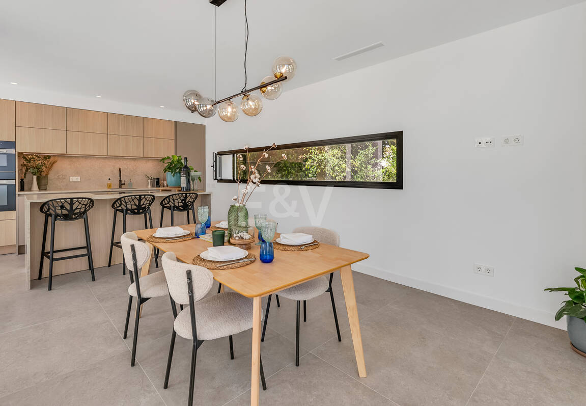 Schöne moderne Villa nur wenige Schritte vom Strand entfernt mit fantastischem Meerblick