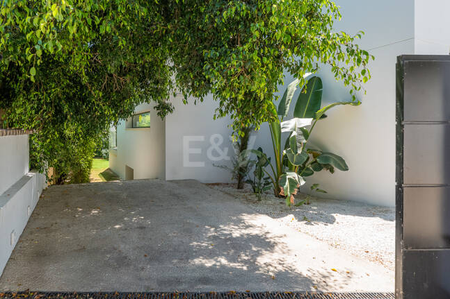 Schöne moderne Villa nur wenige Schritte vom Strand entfernt mit fantastischem Meerblick
