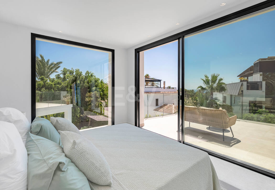 Schöne moderne Villa nur wenige Schritte vom Strand entfernt mit fantastischem Meerblick