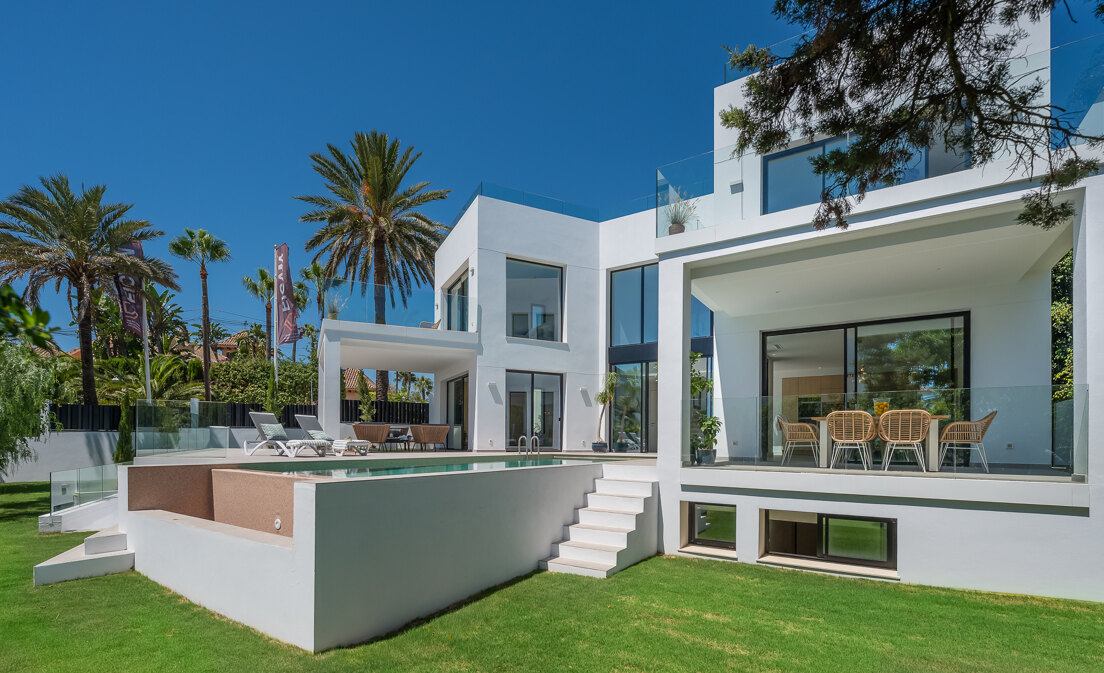 Villa moderne avec vue sur la mer à Marbesa