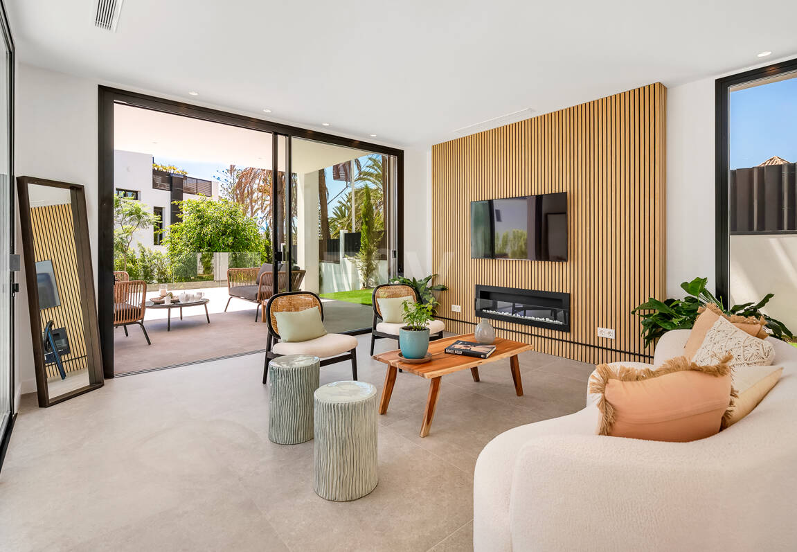 Schöne moderne Villa nur wenige Schritte vom Strand entfernt mit fantastischem Meerblick