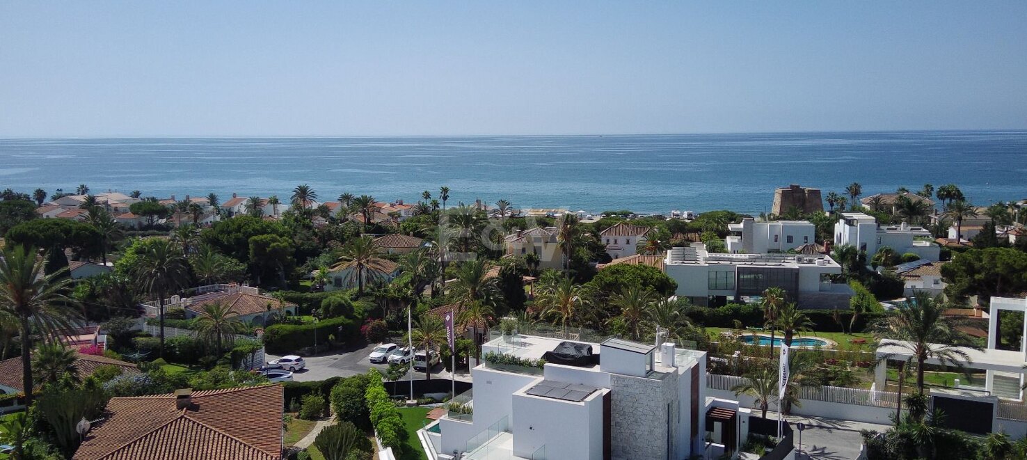 Modern villa with open sea views in Marbesa: