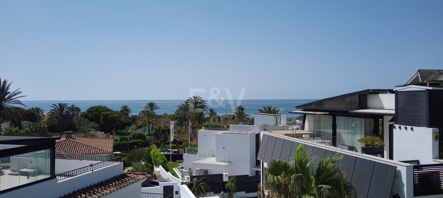 Modern villa with open sea views in Marbesa: