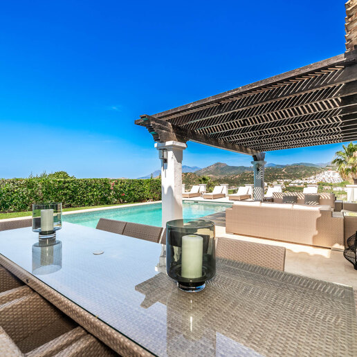 Elegant Andalusian Villa with Panoramic Views and Tranquil Privacy