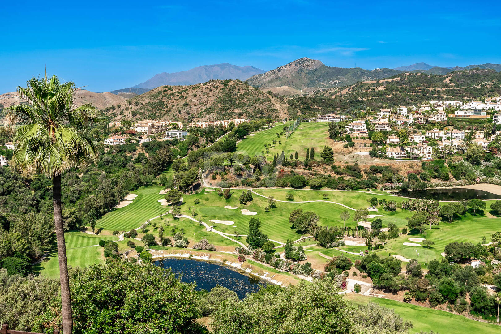 Elegancka willa Andaluzjańska z panoramicznymi widokami i spokojną prywatnością