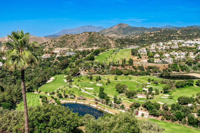 Elegancka willa Andaluzjańska z panoramicznymi widokami i spokojną prywatnością