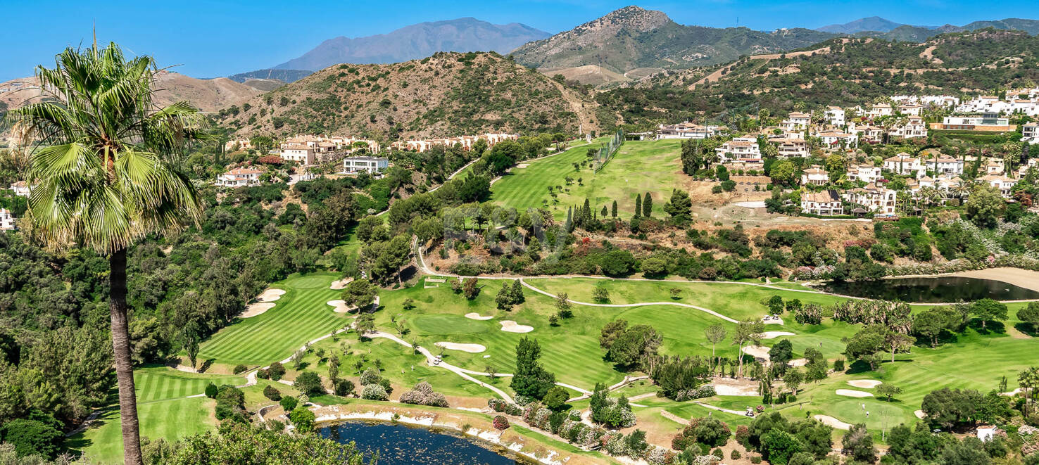 Elegant andalusisk villa med panoramautsikt och lugn integritet