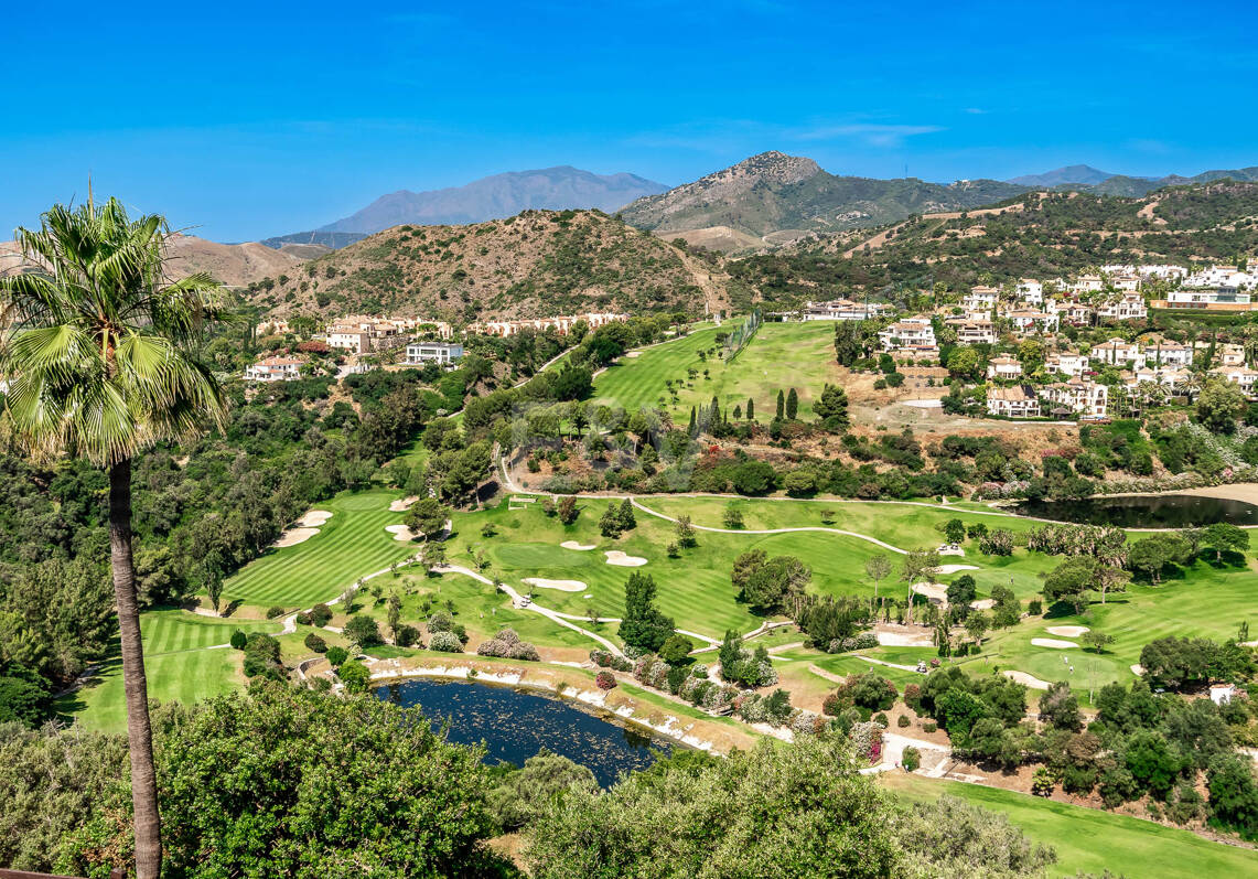 Elegant Andalusian Villa with Panoramic Golf Views and Tranquil Privacy in La Quinta