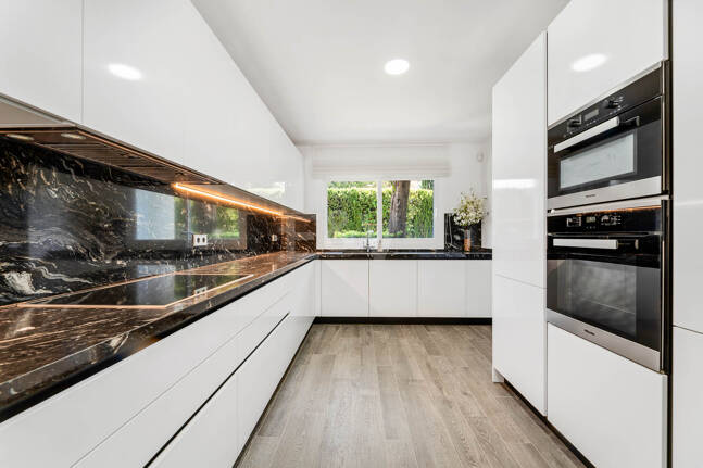 Elegancka willa Andaluzjańska z panoramicznymi widokami i spokojną prywatnością