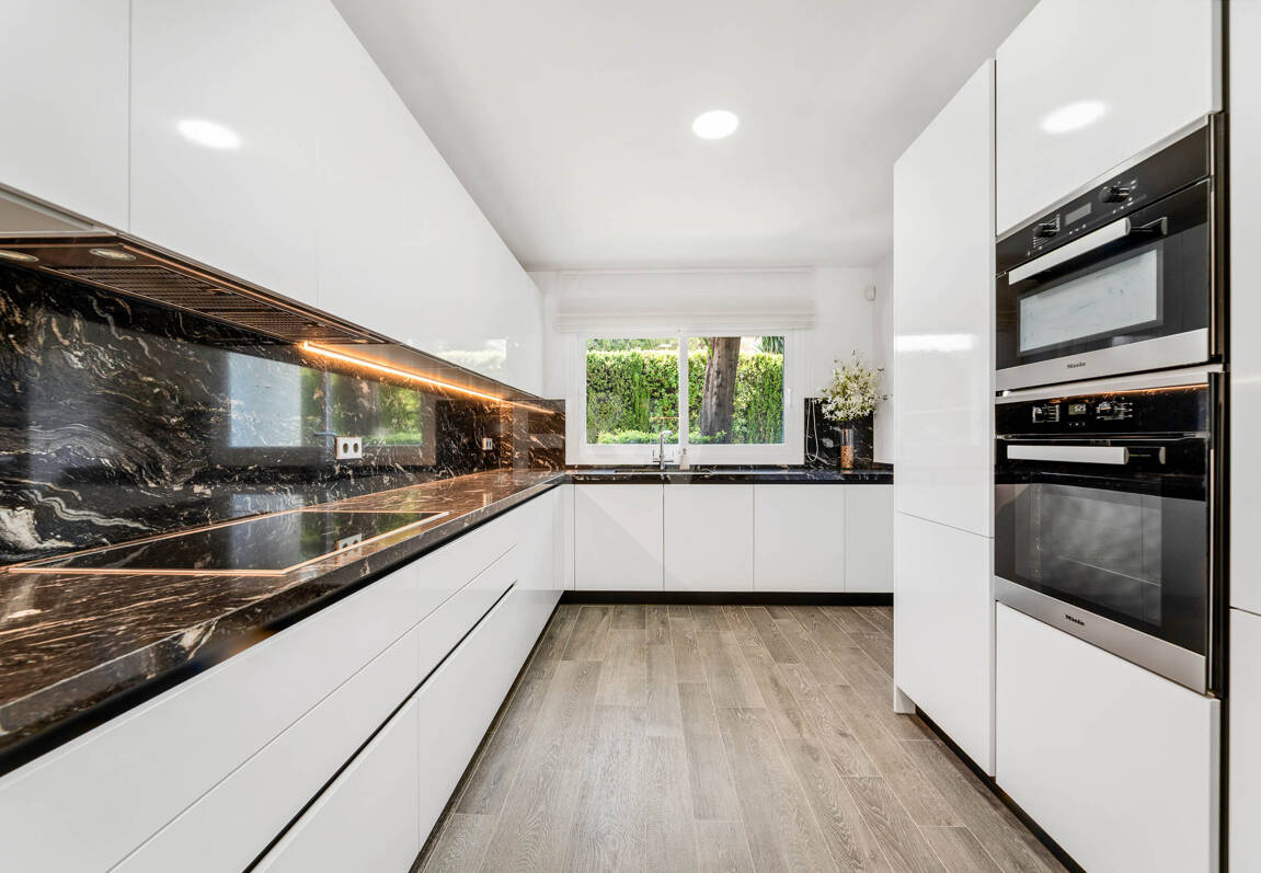 Elegancka willa Andaluzjańska z panoramicznymi widokami i spokojną prywatnością