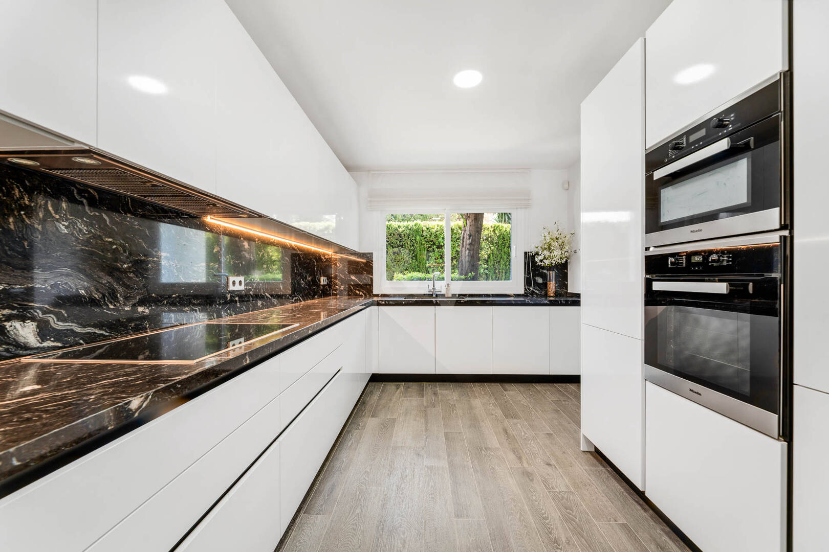 Elegancka willa Andaluzjańska z panoramicznymi widokami i spokojną prywatnością