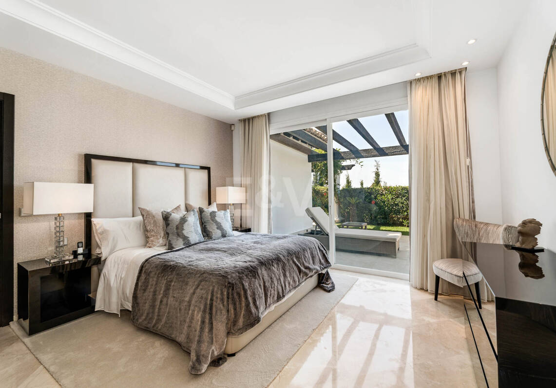 Elegant Andalusian Villa with Panoramic Golf Views and Tranquil Privacy in La Quinta