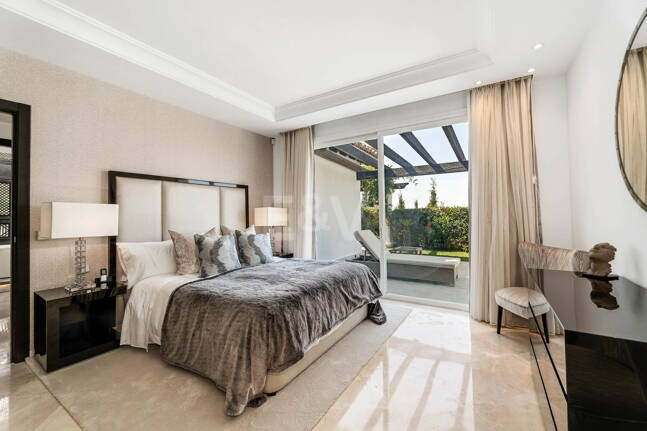 Elegancka willa Andaluzjańska z panoramicznymi widokami i spokojną prywatnością