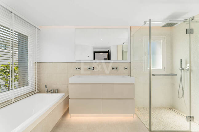 Elegancka willa Andaluzjańska z panoramicznymi widokami i spokojną prywatnością