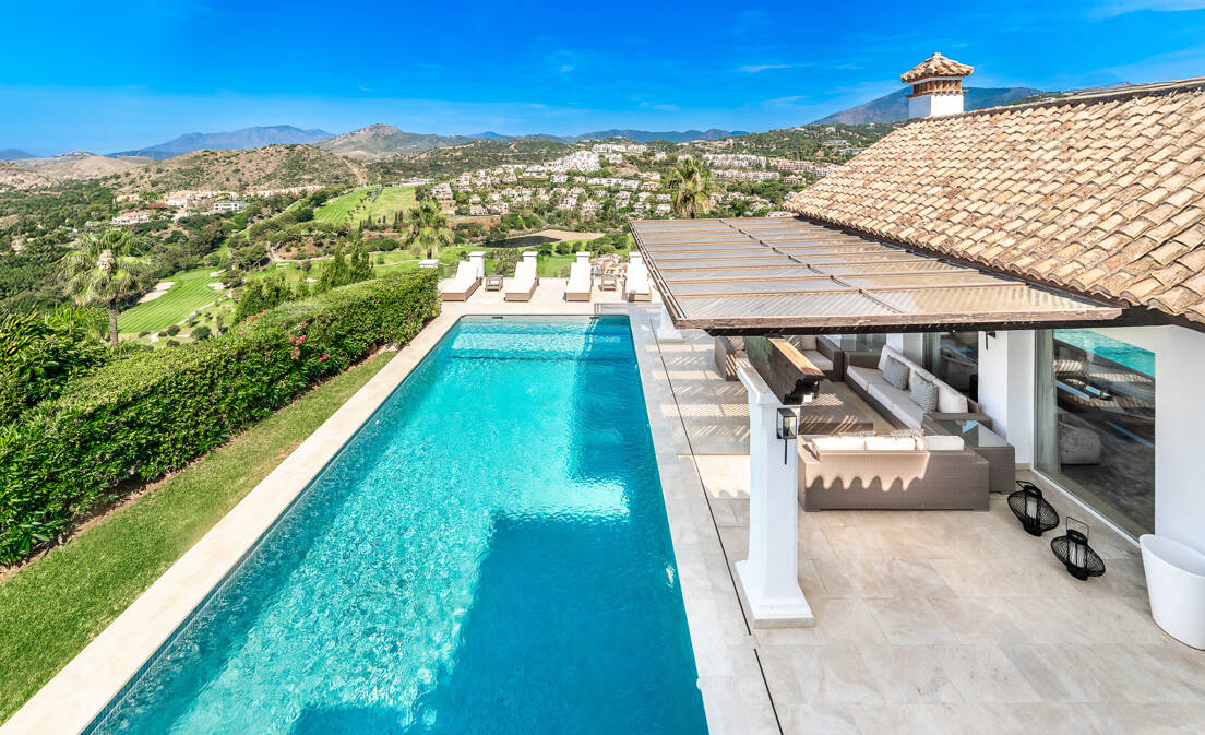 Nestled in a quiet cul‑de‑sac within the prestigious La Quinta golf resort—one of the most renowned destinations for golf enthusiasts...