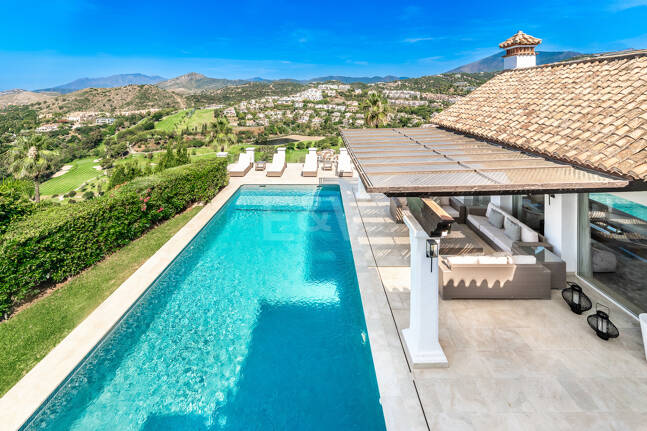 Elegancka willa Andaluzjańska z panoramicznymi widokami i spokojną prywatnością